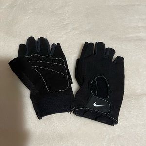 Weight lifting gloves